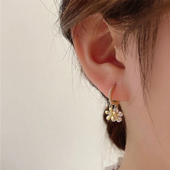 18K Gold Plated Dainty Daisy Cubic Zirconia Huggies Hoop Earrings - Picture 3 of 6
